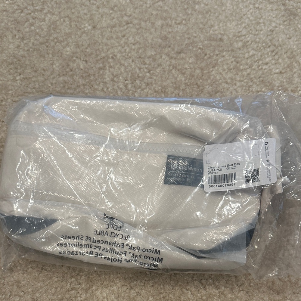 Lululemon Athletica Brand New Clean Lines Belt Bag